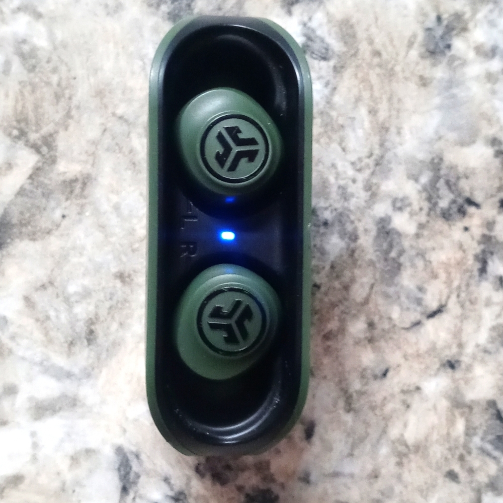 J lab ear buds (GREEN)
